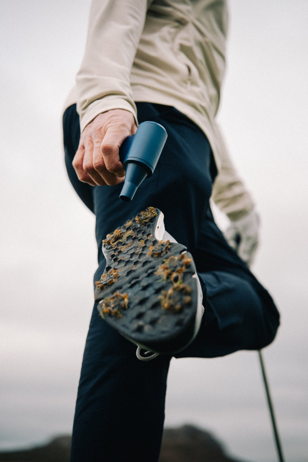 Cleans shoes, bags & the cart in seconds.